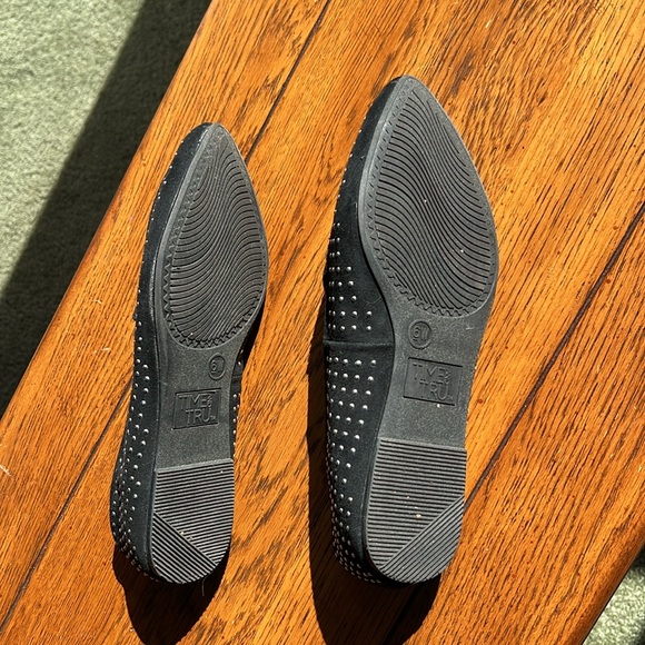 Time and Tru memory foam 6w silver stud and black shoes - Picture 3 of 5